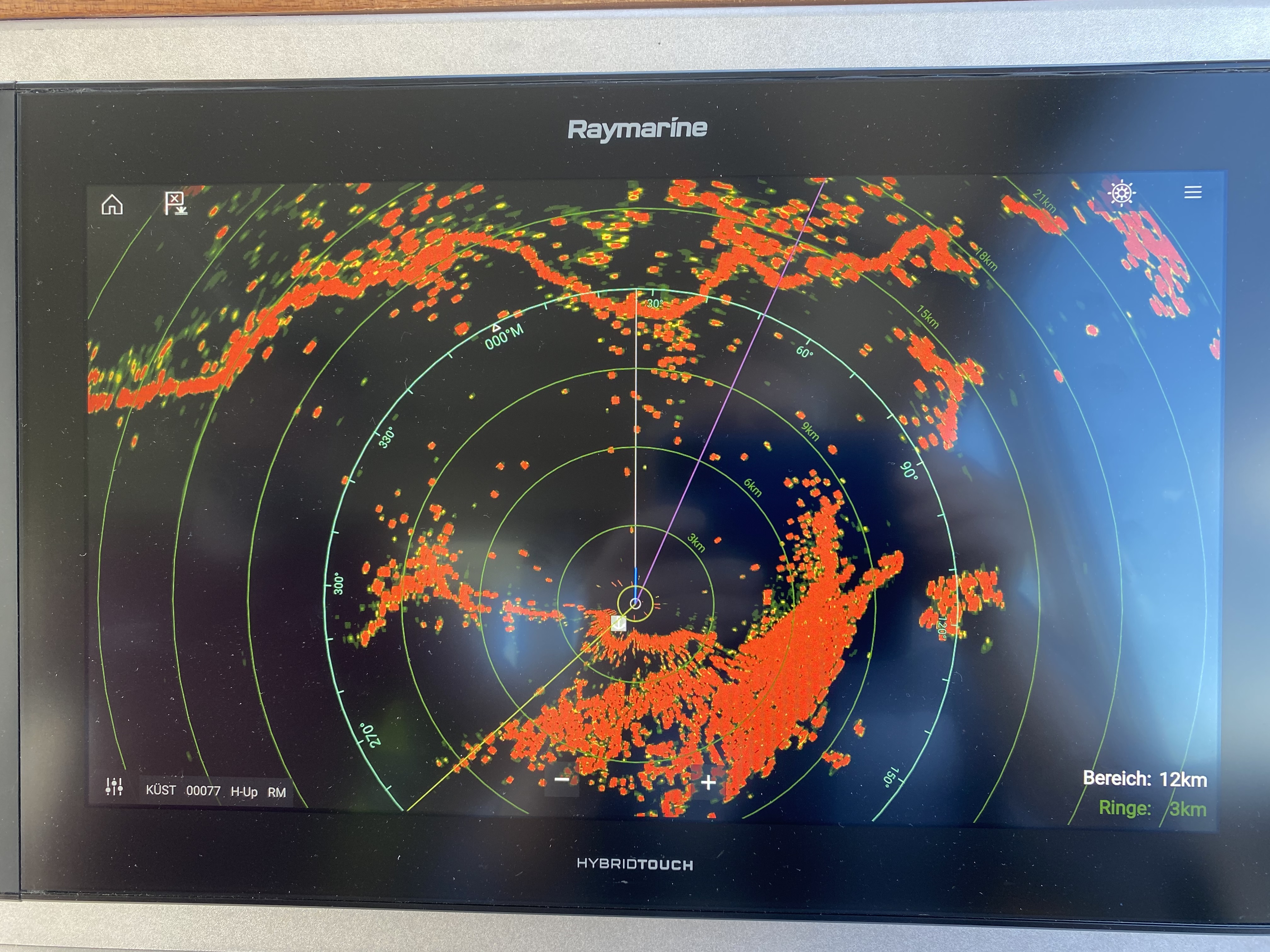 Raymarine Axiom chartplotter radar overlay